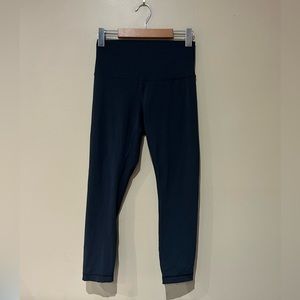 Lululemon athletica leggings//capris size 6